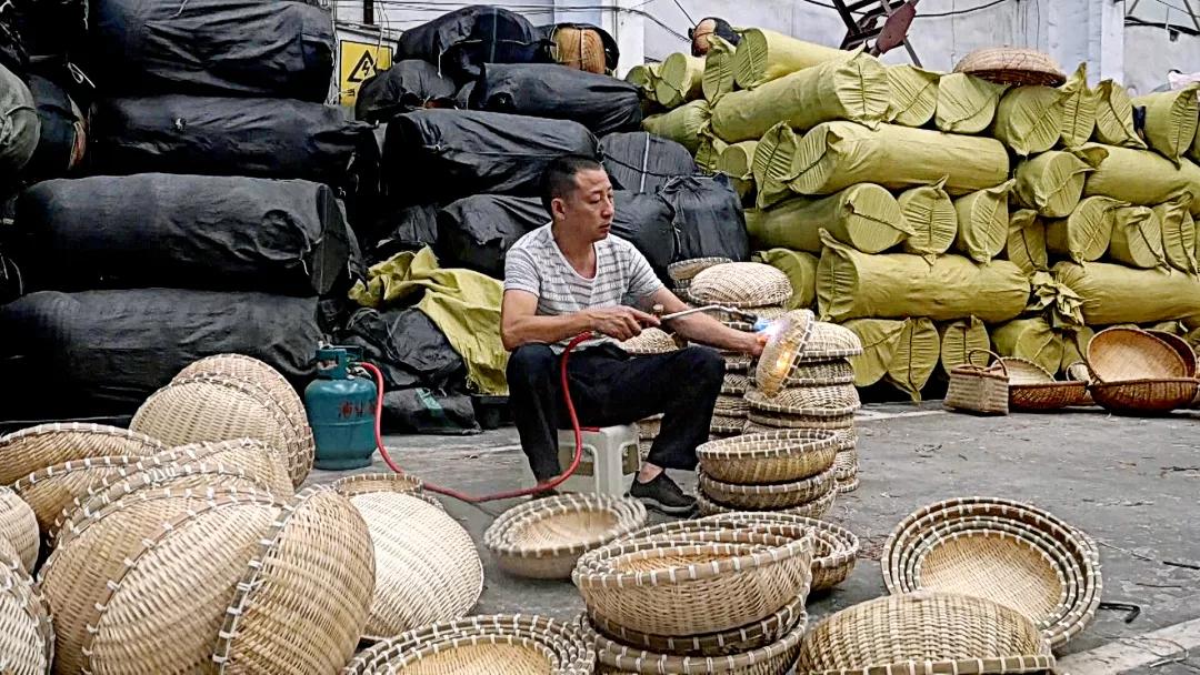 离开大城市回小地方，就是躺平？